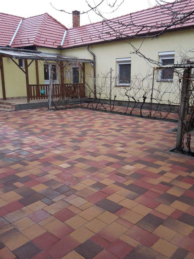 Pallosi Haz "A" Sarvar Exterior photo